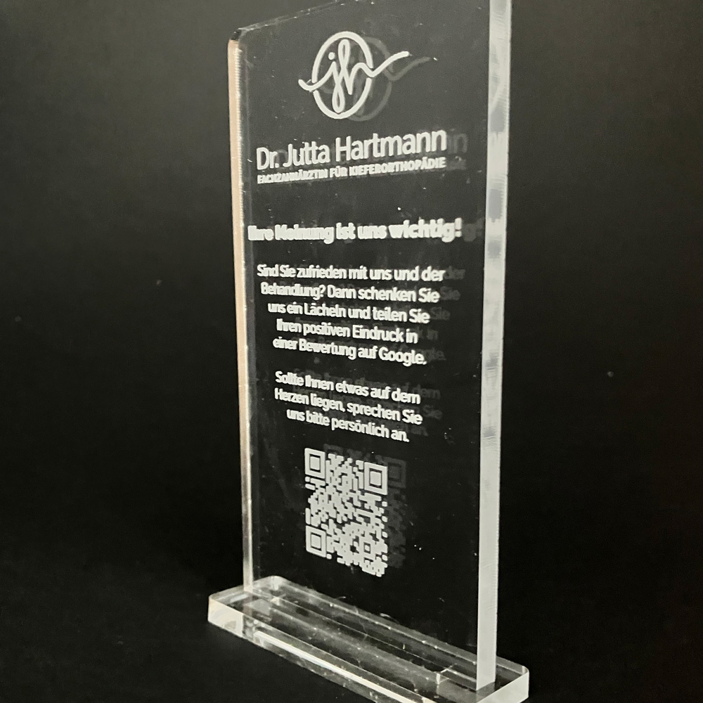 Acrylaufsteller mit individueller Lasergravur