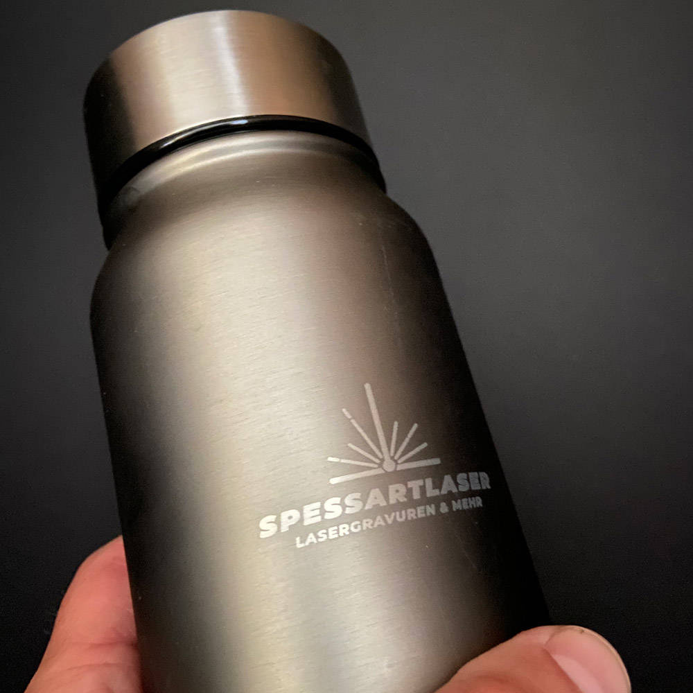 Lasergravierte Werbemittel wie Thermobecher